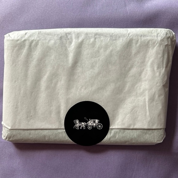 Coach corner zip wristlet in Soft Green with Silver Accent NWT - Picture 4 of 5